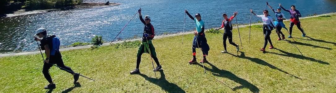 スポーツを楽しむ人の写真